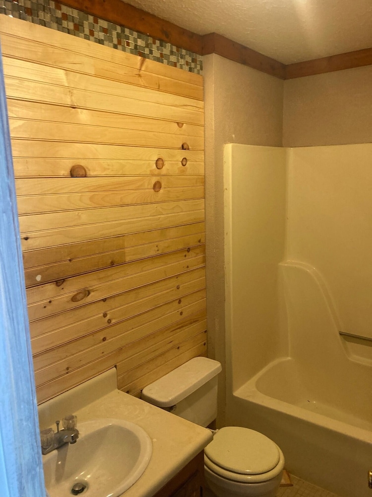 Grand Motel Inn and Suites of Reform AL - photo 12