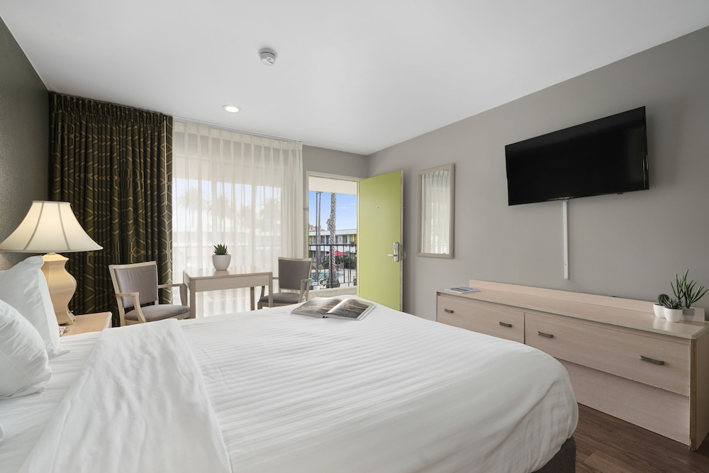 Vagabond Inn Ventura - photo 12