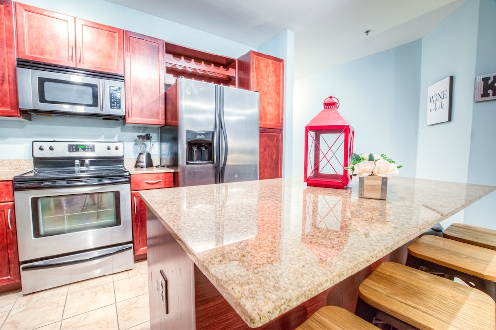 Laketown Wharf Resort by Aneliya's Rentals - photo 344