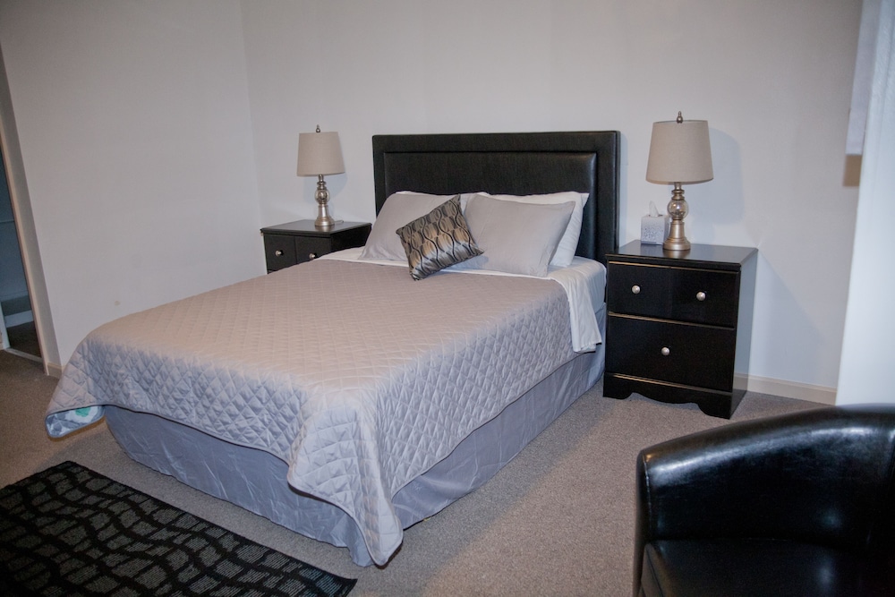 The Green Tree Hotel - photo 21