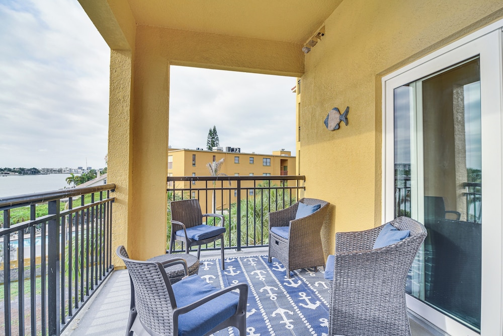 Treasure Island Beach FL Waterfront Condo — 4-Star Luxury Hotel in Treasure Island, United States