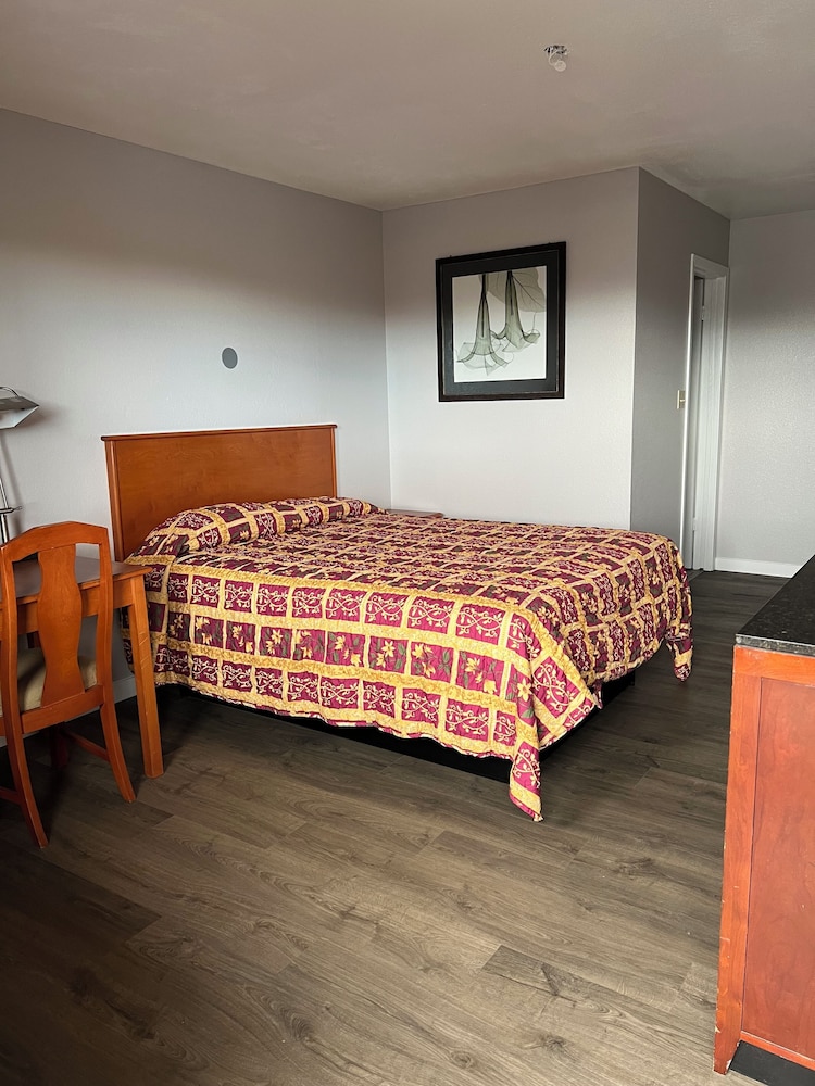 Oasis Inn & Suites - photo 17