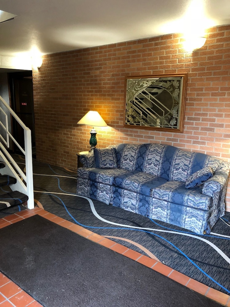 Valued Stay Sun Prairie - photo 3