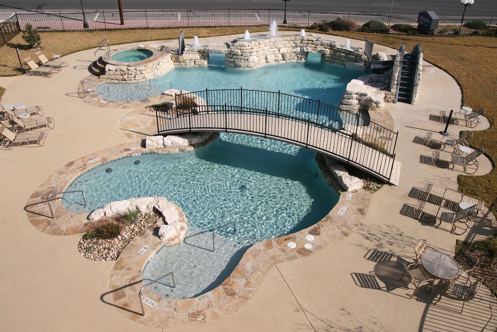 Hampton Inn & Suites Fredericksburg - photo 29