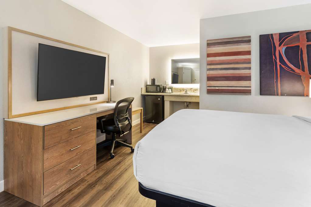 Best Western Plus Rancho Cordova Inn - photo 41