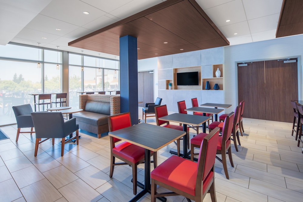 Holiday Inn Express & Suites Chico by IHG - photo 29