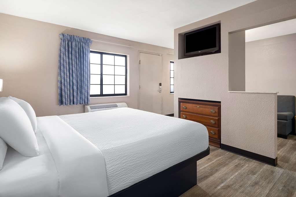Days Inn & Suites by Wyndham Kokomo - photo 22