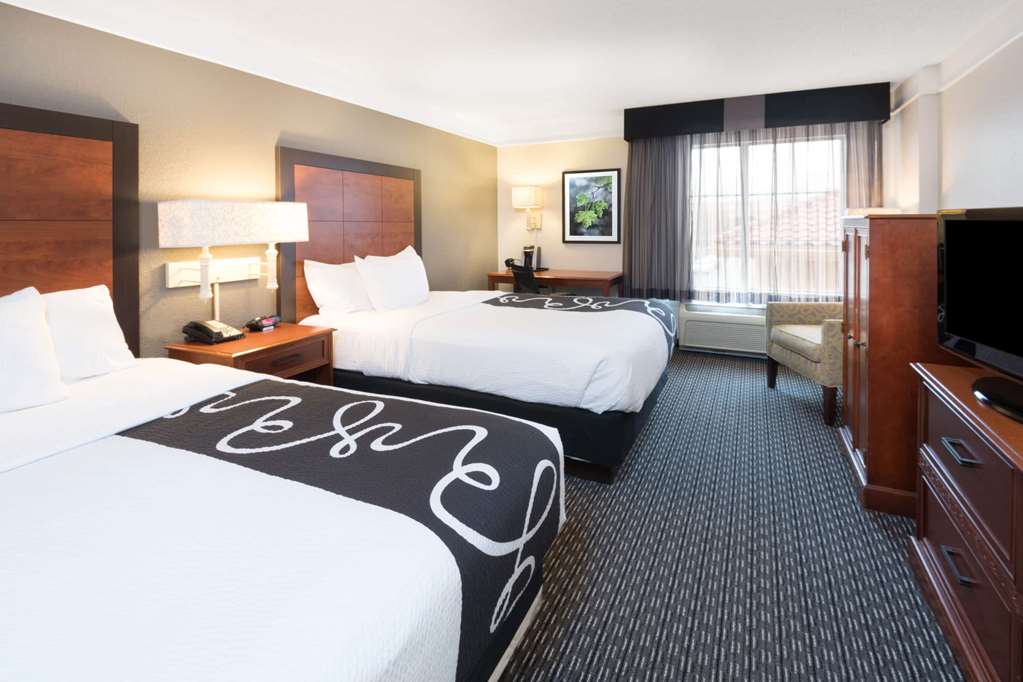 La Quinta Inn & Suites by Wyndham San Antonio Riverwalk - photo 27