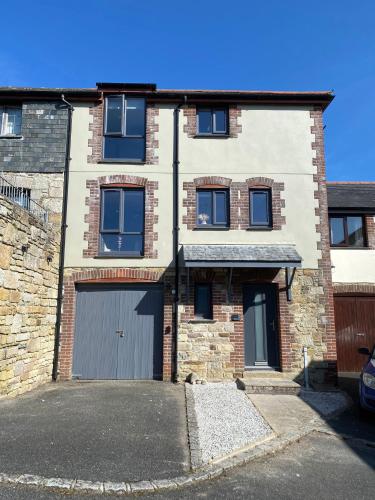 4 Bed House in Lovely Cornish Town — 4-Star Luxury Hotel in Saint Columb Major, United Kingdom