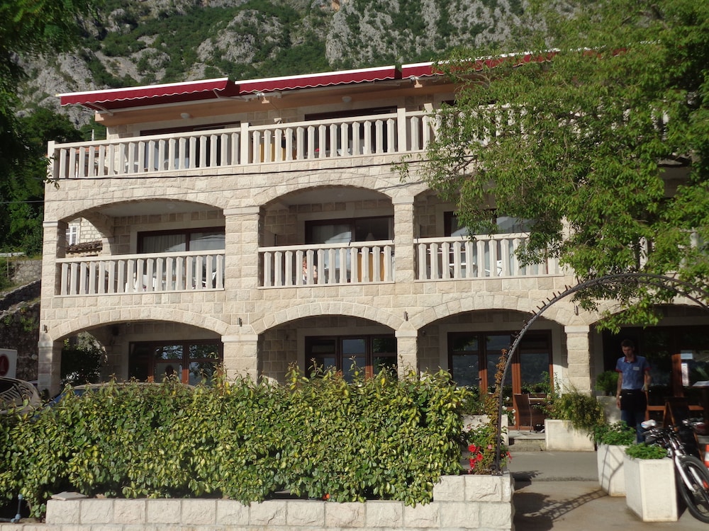 Apartments Bella di Mare — 4-Star Luxury Hotel in Kotor, Montenegro