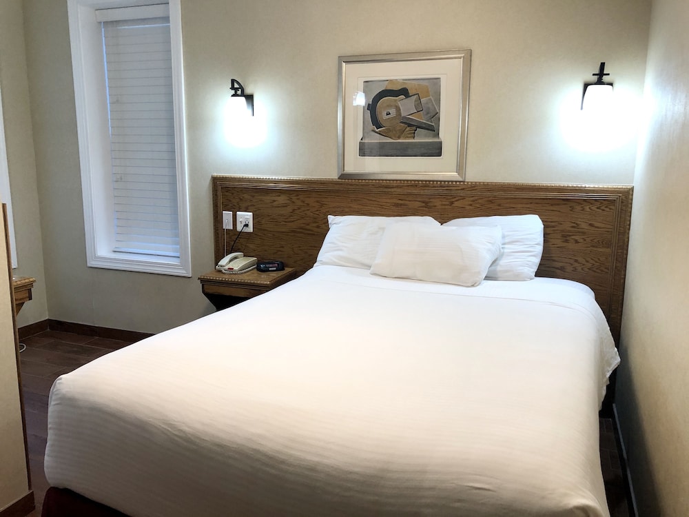 District Hotel - photo 7