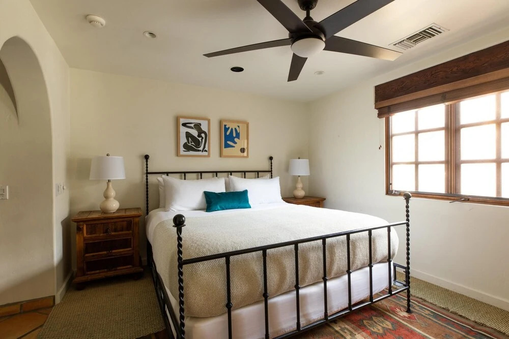 8 Br Spanish Resort Style W Gorgeous Pool & Fire Pit 8 Bedroom Home - photo 4