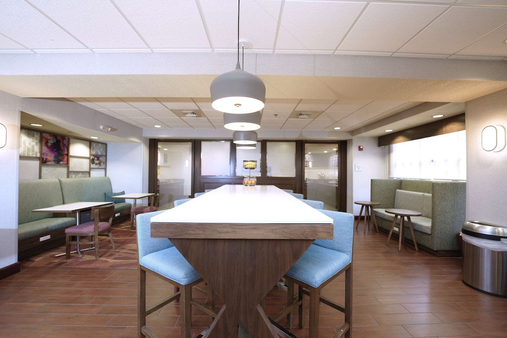 Hampton Inn Hays North of I 70 - photo 2
