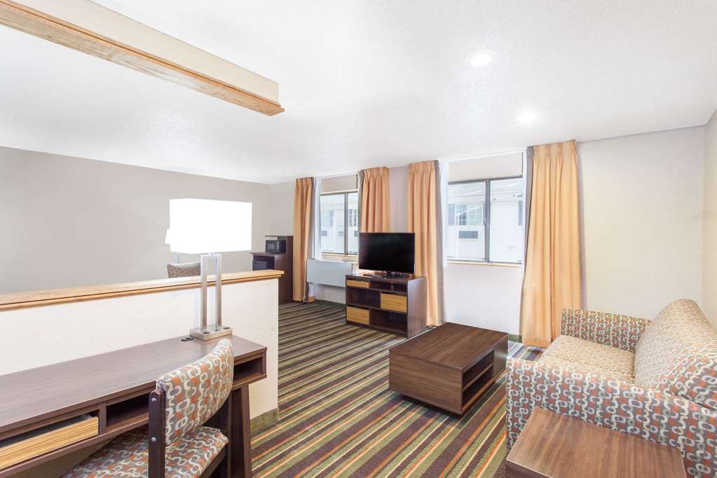 Super 8 by Wyndham Norton VA - photo 15
