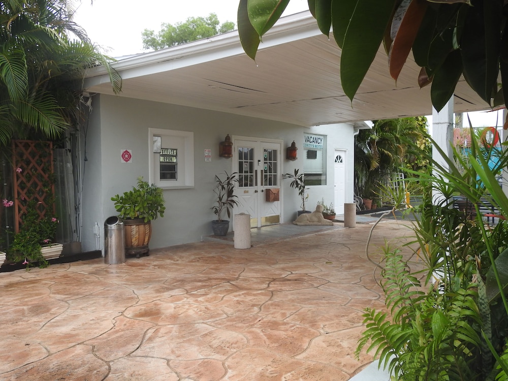 Conty's Motel - photo 2