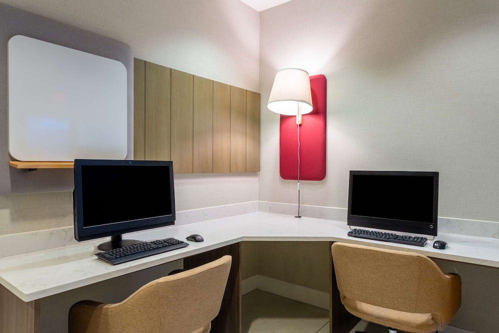 Hilton Garden Inn Islip MacArthur Airport - photo 29