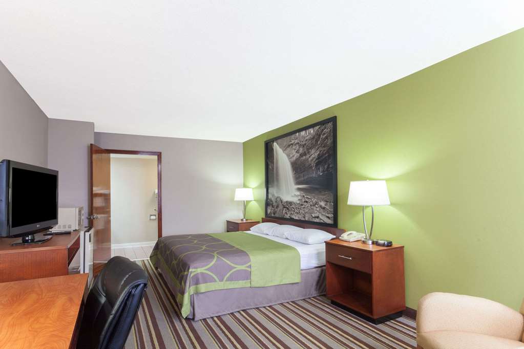 Super 8 by Wyndham Clarksville Northeast - photo 6
