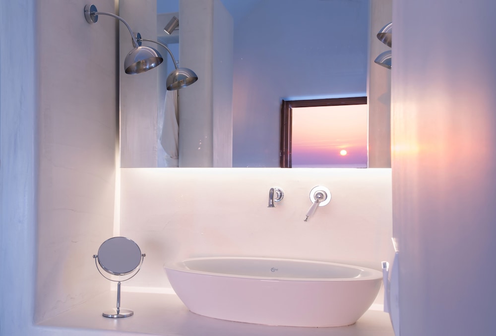 Azar Villas — 4-Star Luxury Hotel in Fira, Greece