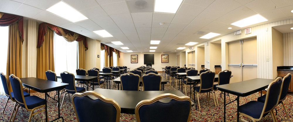 Hampton Inn & Suites Pittsburg CA - photo 105