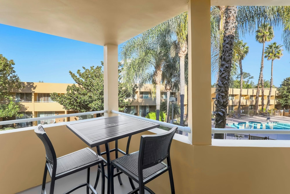 Fairfield Inn & Suites by Marriott San Jose Airport - photo 10