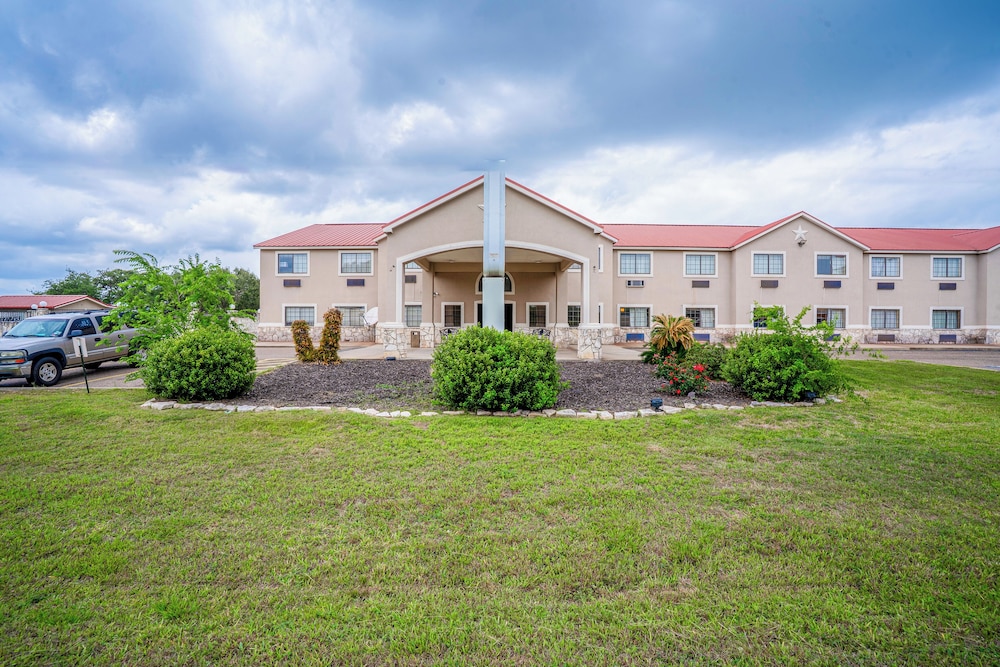 Texan Inn By Oyo Beeville Us 181 - photo 83