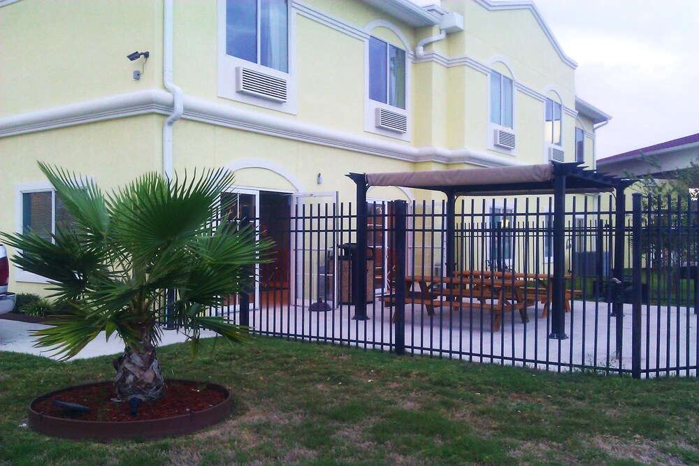 Rivers Inn & Suites - photo 26