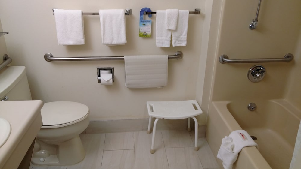 Days Inn by Wyndham Ashland - photo 23