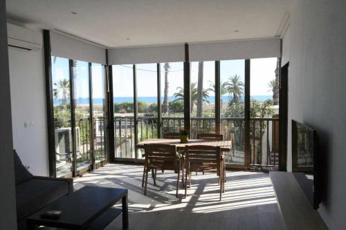 Minva Apartamento Junto Al Mar — 4-Star Luxury Hotel in El Grao, Spain