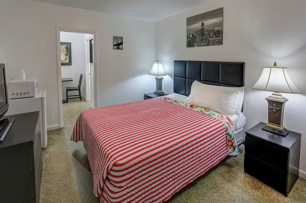 Green Seas Motel - photo 23