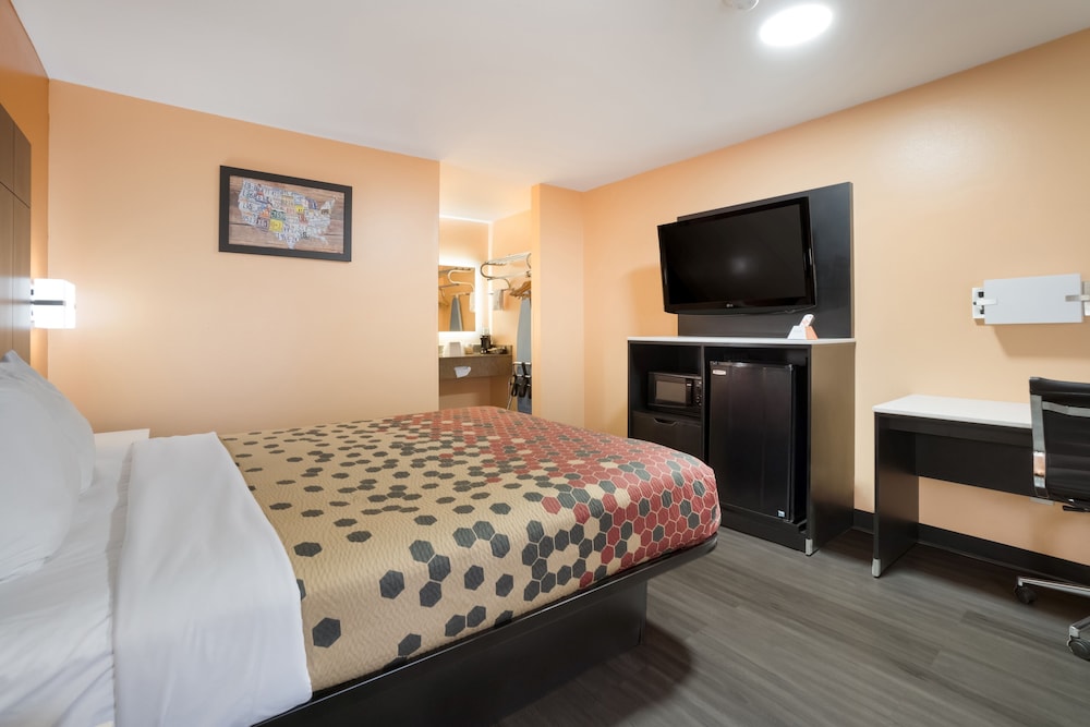 The Jewel Motel - photo 8