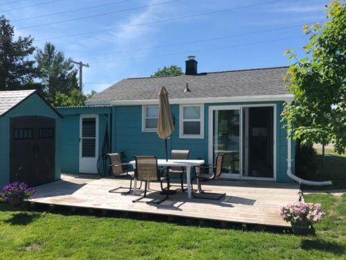 The Dragonfly - carbon neutral hotel in Elk Rapids