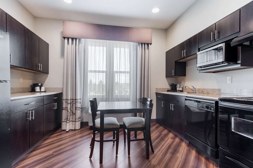 La Quinta Inn & Suites by Wyndham Auburn - photo 16
