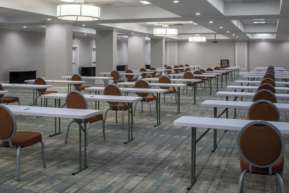 Four Points by Sheraton Suites Tampa Airport Westshore - photo 23