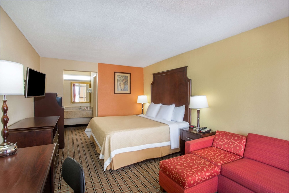 Days Inn by Wyndham Blytheville - photo 32