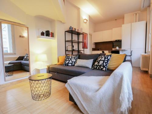 Yuna Rent Residenza Navigli — 4-Star Luxury Hotel in Milan, Italy