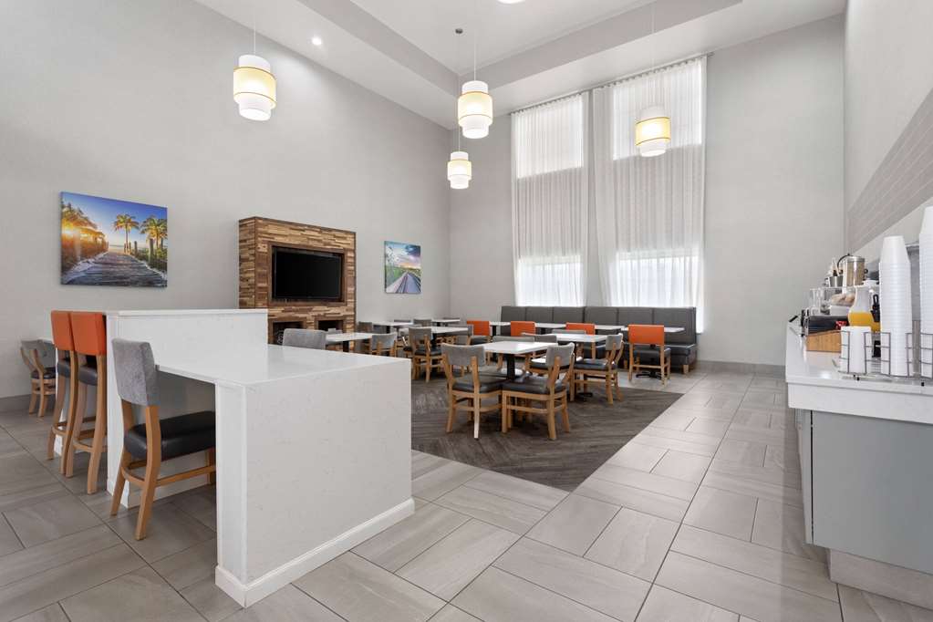 La Quinta Inn & Suites by Wyndham Ft. Pierce - photo 5