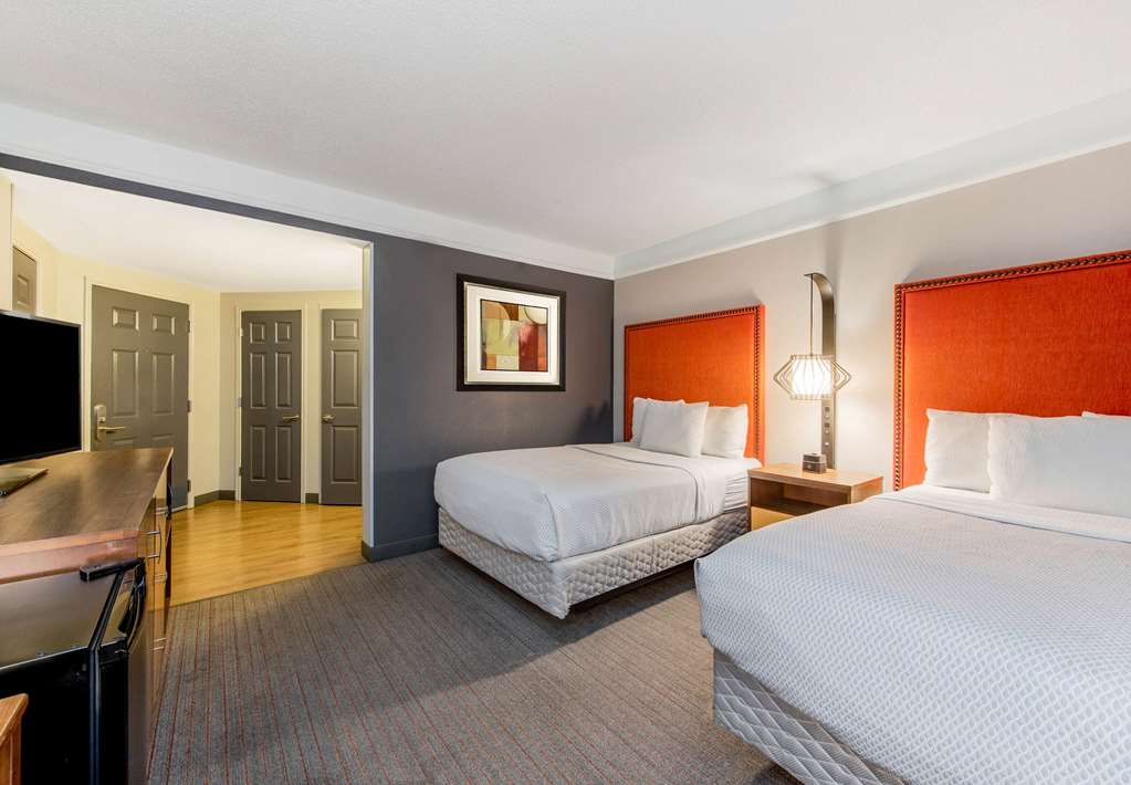 La Quinta Inn & Suites by Wyndham New Orleans Downtown - photo 40
