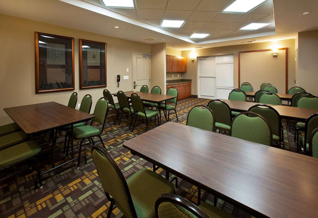 AmericInn by Wyndham Fairfield - photo 33