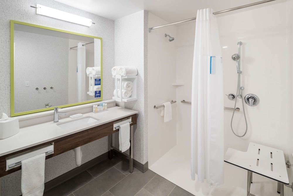 Hampton Inn & Suites Cape Canaveral Cruise Port - photo 32