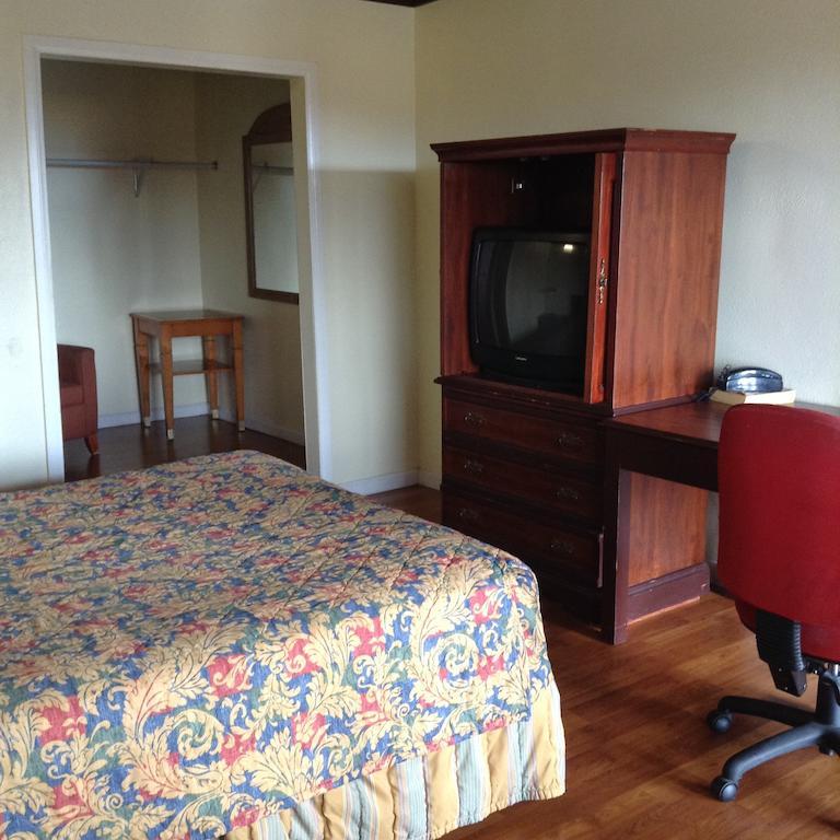 Capri Motel - photo 12