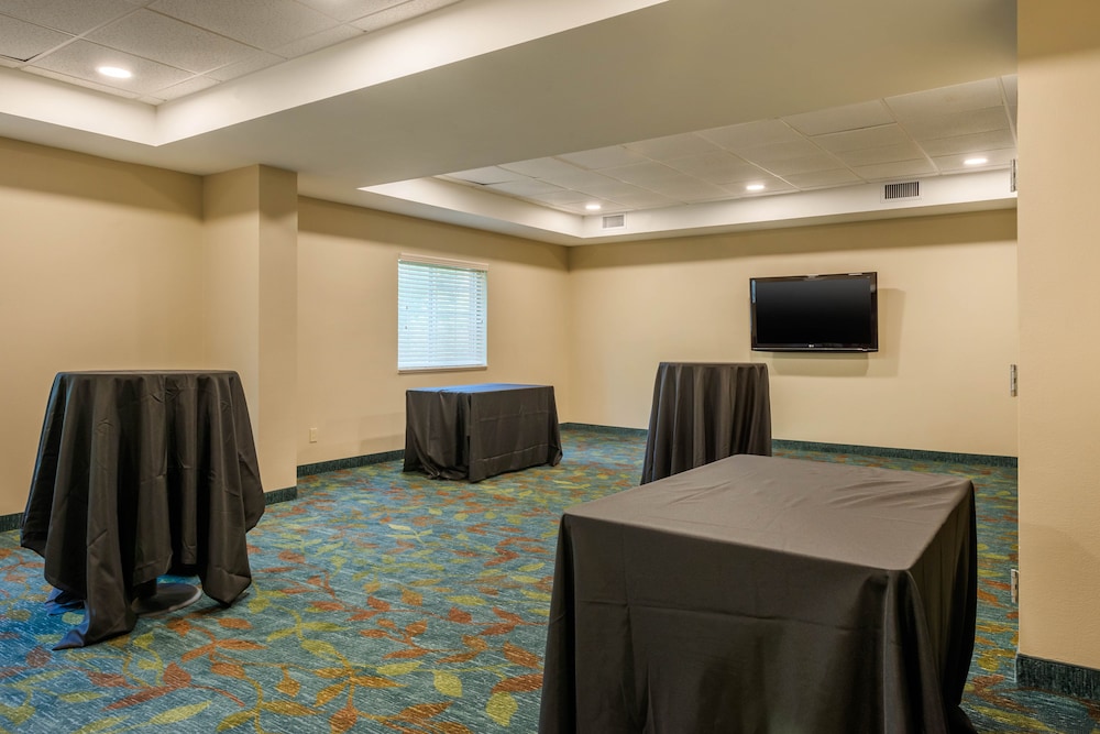 Candlewood Suites Fort Myers Sanibel Gateway by IHG - photo 21