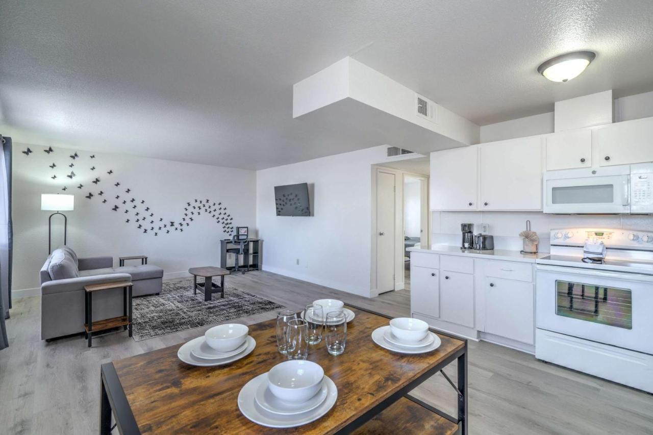 Vegas Getaway Near Strip Sleeps 6