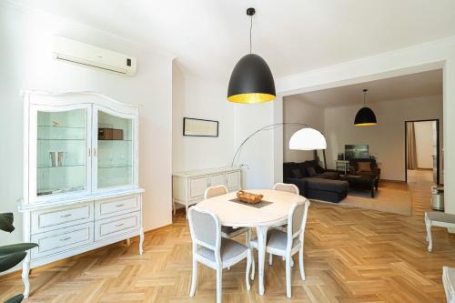 Stylish 3BR Apt near Mziuri Park By Wehost