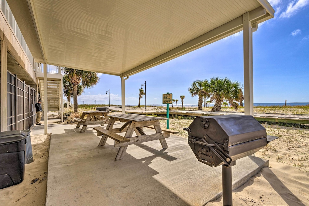 Sunny Beachfront Biloxi Condo with Resort Amenities - photo 27