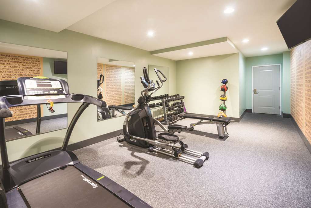 La Quinta Inn & Suites by Wyndham Brooklyn Central - photo 6