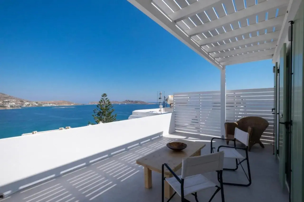 Lorenzo Studios and Suites Paros — 4-Star Luxury Hotel in Naousa, Greece