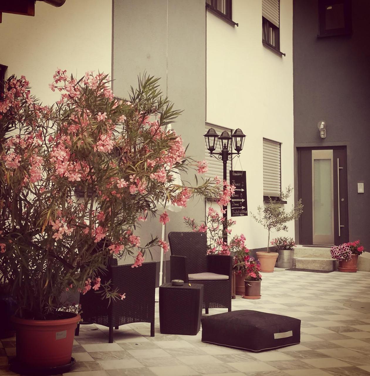 Oleanderhof - carbon neutral hotel in Hochstadt