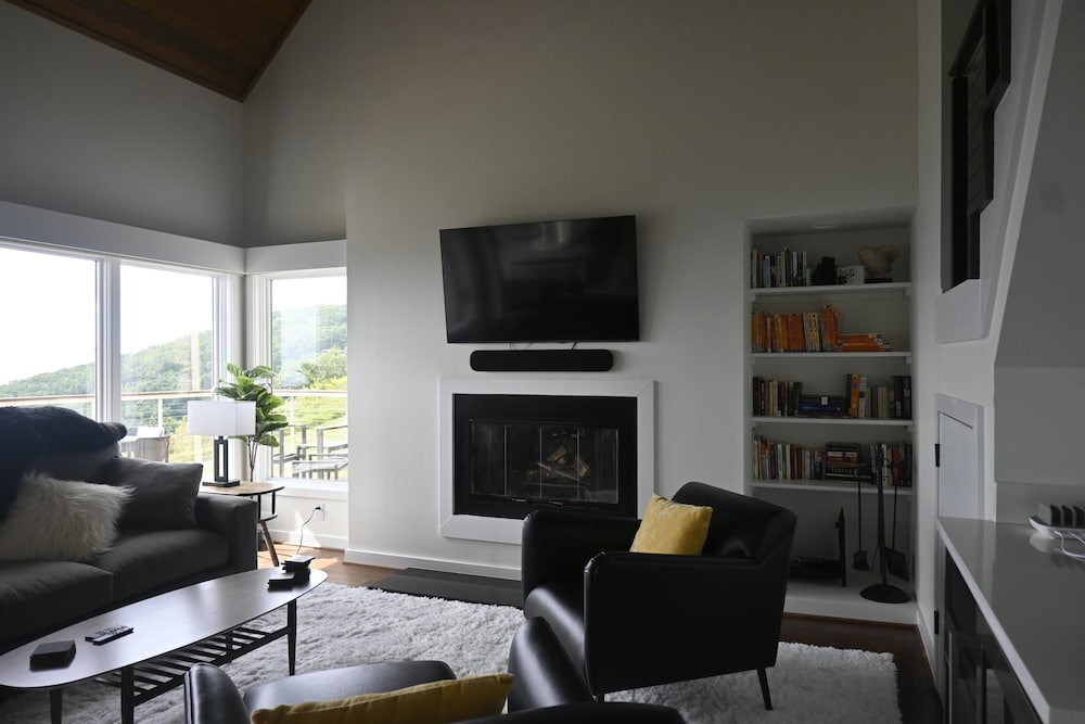 Sauna dog friendly Amazing views to ski slopes — hotel in Nellysford