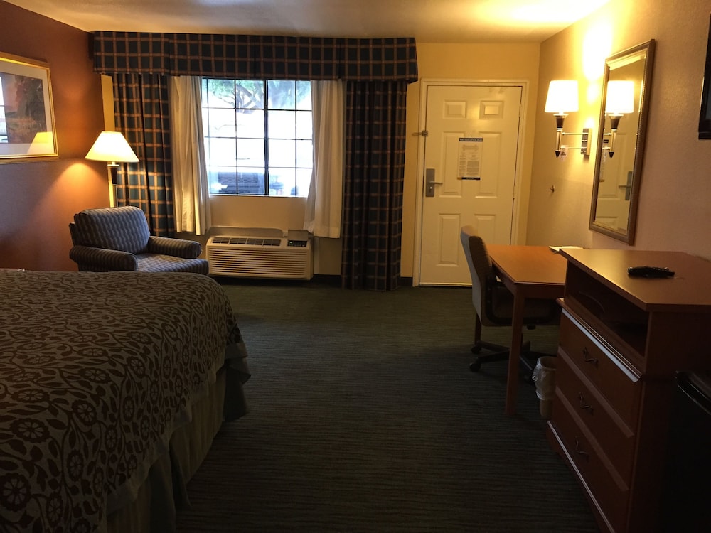 Days Inn by Wyndham New Braunfels - photo 15