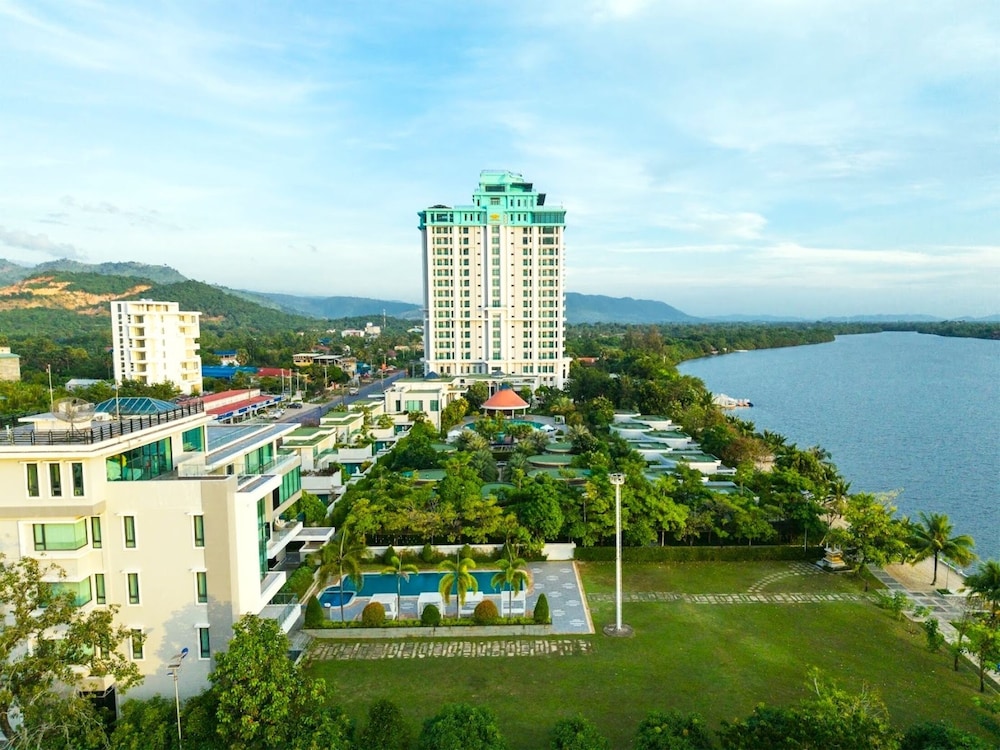 Castle Bayview Resort & Spa in Kampot, Cambodia